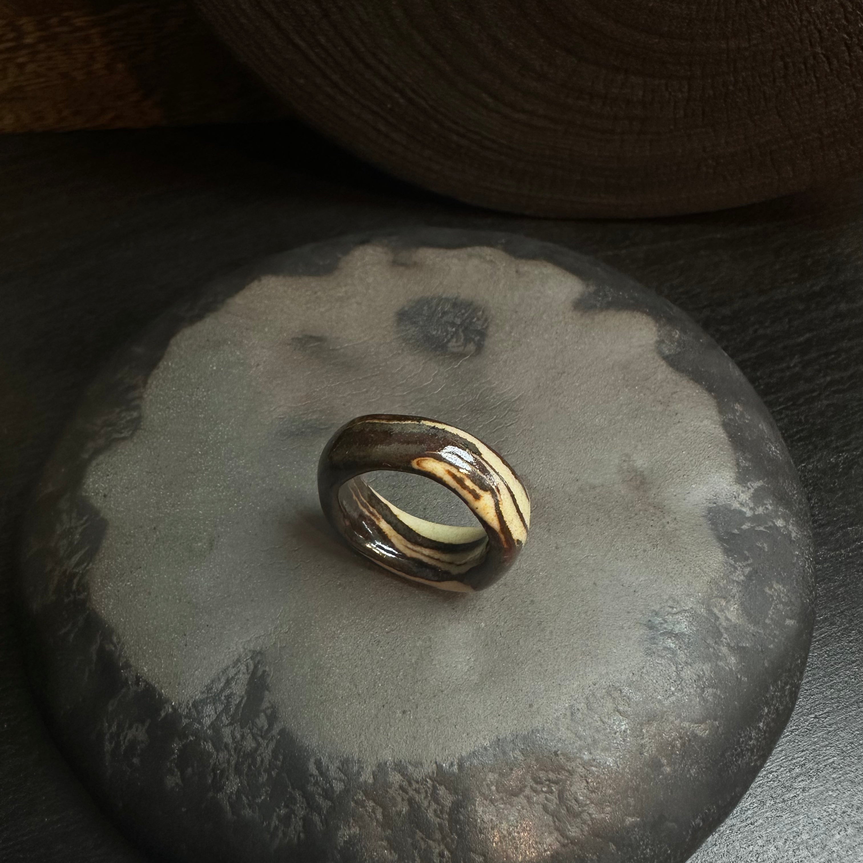 Artisan Nerikomi Ceramic Ring – Dark Earth Flow, Wide Band